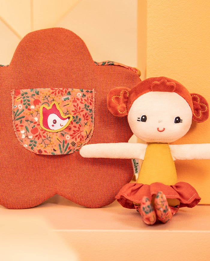 Poseta Lilliputiens, Papusa Adele, 18 luni+