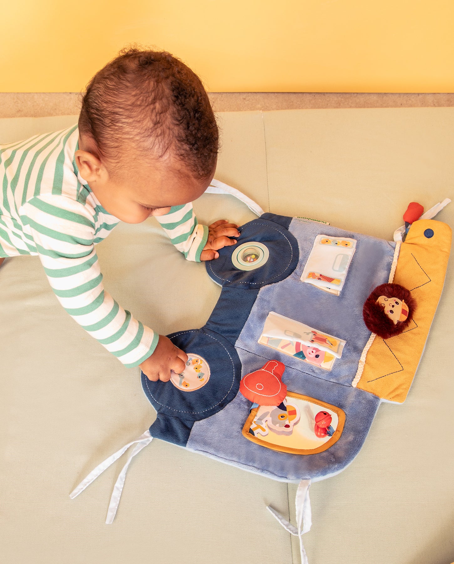 Panou soft cu activitati, Lilliputiens, mesterul Jules, 3 luni+