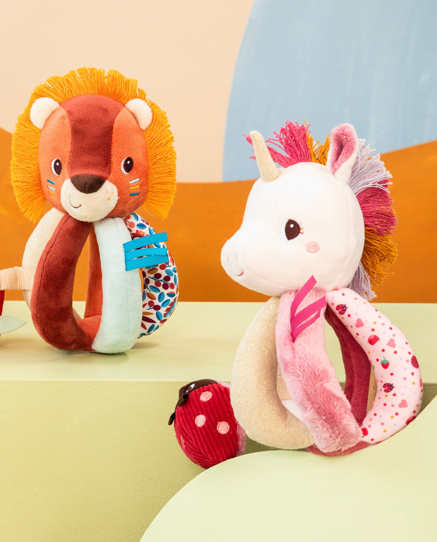 Jucarie zornaitoare, Lilliputiens, Unicornul Lena cu buburuza, 6 luni+