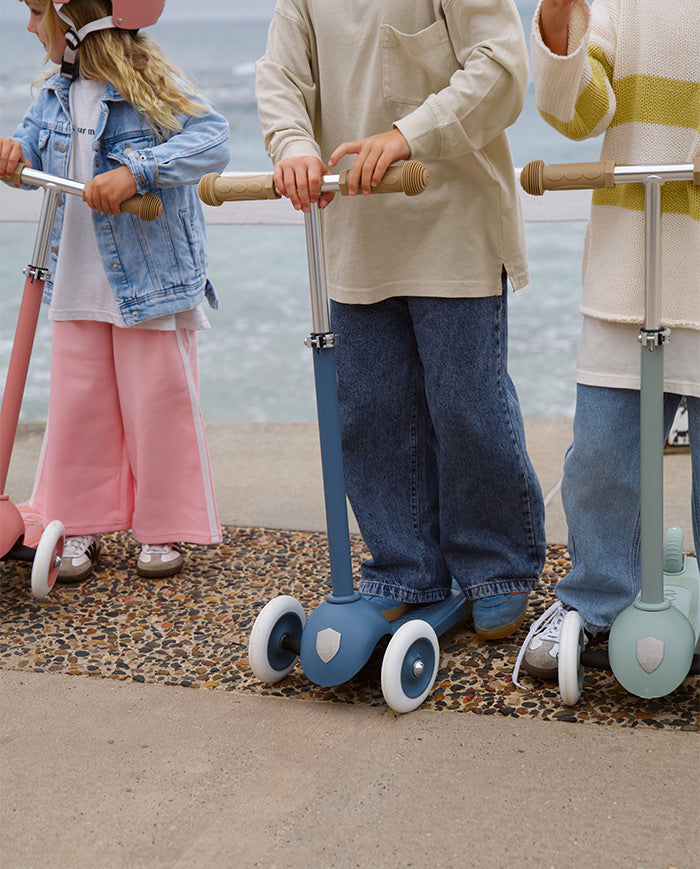 Trotineta cu trei roti, Banwood ECO, inaltime reglabila, albastru inchis, 3 ani+