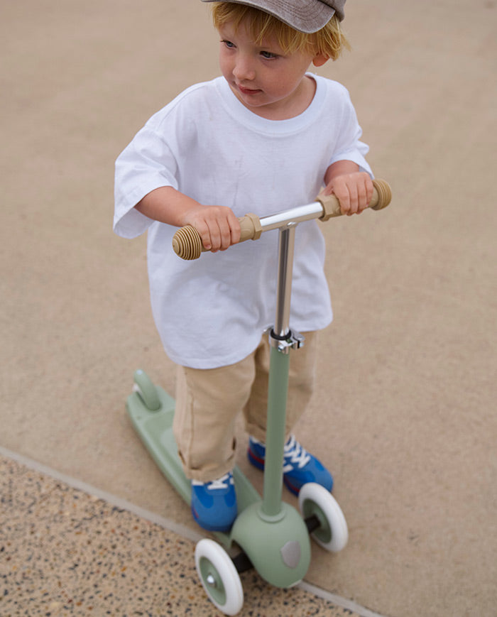 Trotineta cu trei roti, Banwood ECO, inaltime reglabila, verde olive, 3 ani+