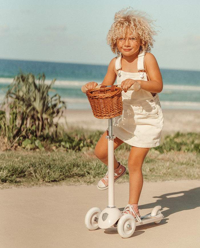 Trotineta cu trei roti, Banwood, inaltime reglabila, cadru aluminiu, alba, 3 ani+