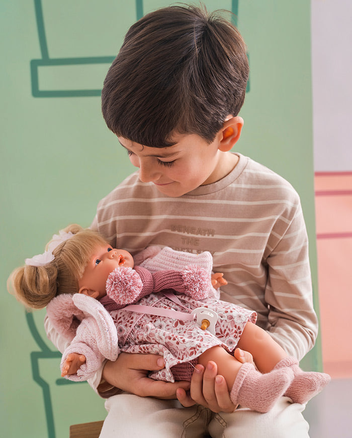 Papusa Llorens, Joelle cu jacheta si fular roz, cu sunete, 38 cm