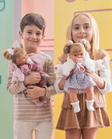 Papusa Llorens, Joelle cu jacheta si fular roz, cu sunete, 38 cm