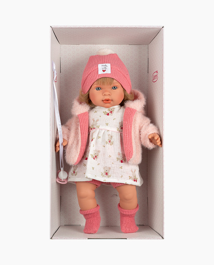 Papusa Llorens, Carla cu javheta si caciulita roz, cu sunete, 42 cm