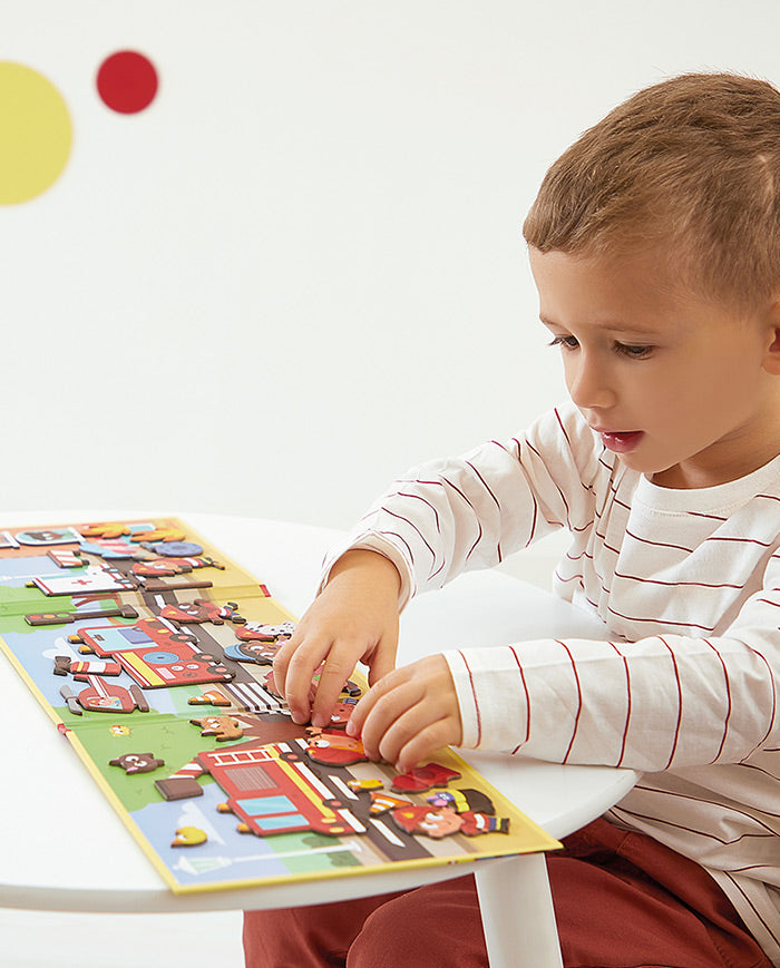 Joc plansa cu piese magnetice, Janod, pompieri, 3 ani+