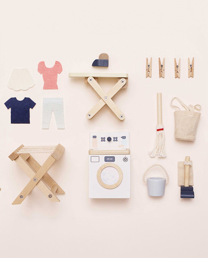 Mobilier pentru casuta, Le Toy Van, set camera de curatatorie, din lemn