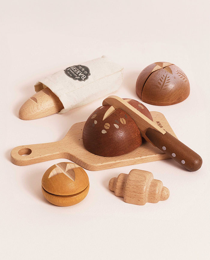 Set produse de patiserie, Le Toy Van, 12 piese, din lemn, 3 ani+