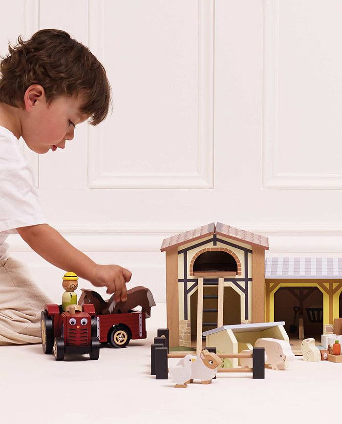 Tractor din lemn, Le Toy Van, rosu, 3 ani+